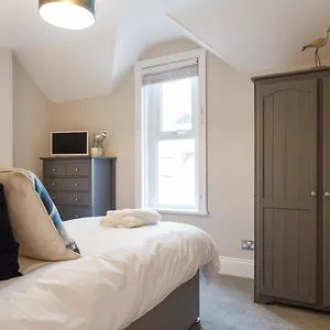 Stylish Town Centre House - 300mbps, Parking & Sunny Decking Bournemouth